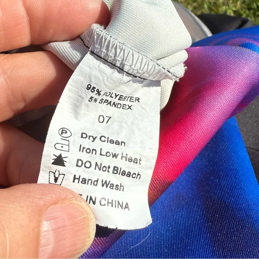 Vibrant Wolf Graphic Hoodie - Picture 12 of 12